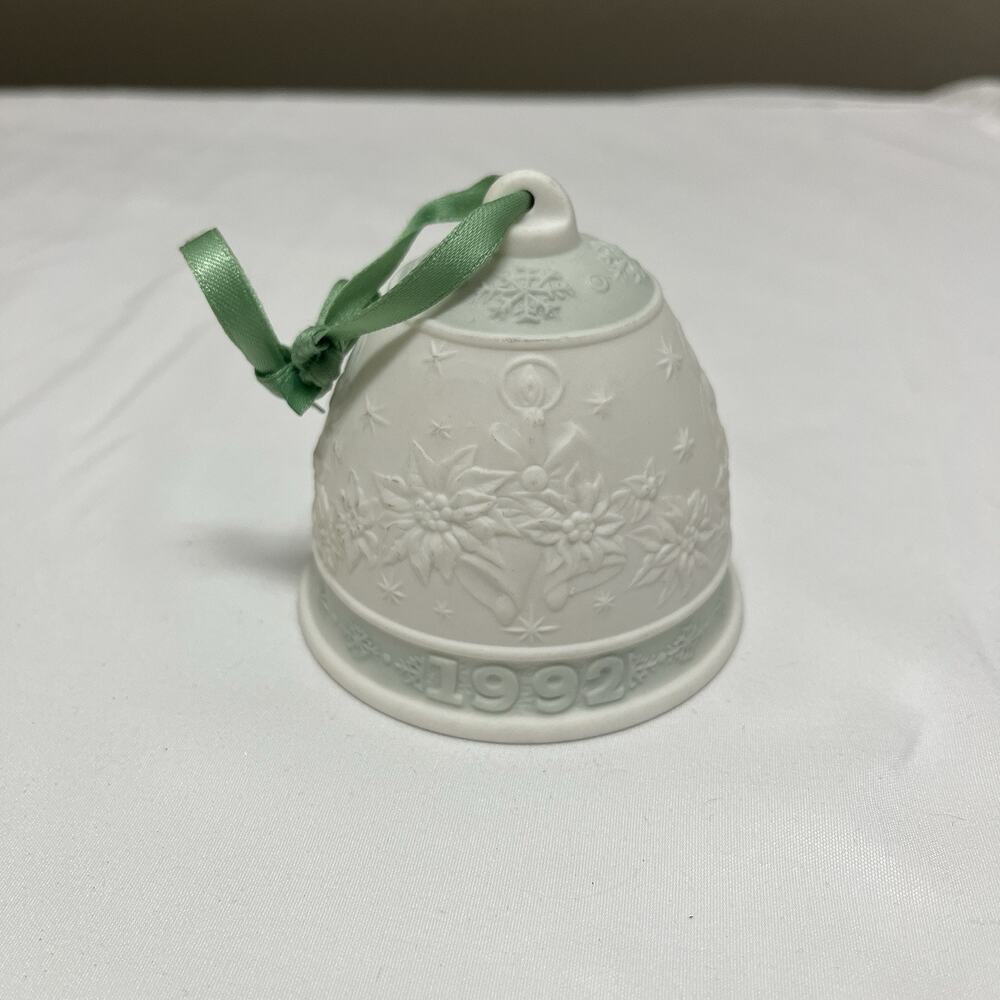 Lladro Annual Christmas Bell 1992 Poinsettias and candles Hand made in Spain.